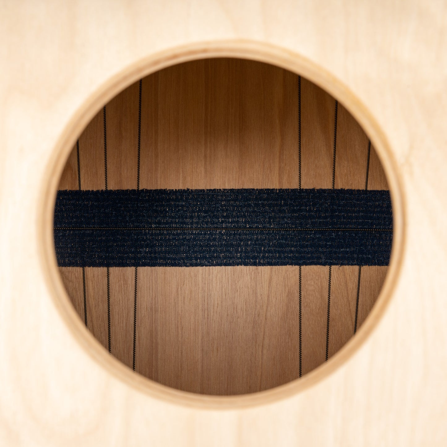 CAJON MEINL ARTISAN TANGO, FAÇADE EUCALYPTUS, CORPS EN BOULEAU BALTIQUE 7 PLIS (9MM)