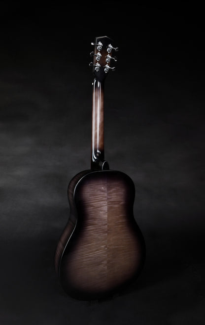 JR-850E, table fond et éclisses érable flammé, manche acajou, touche ébène, micro simple, blackburst brillant