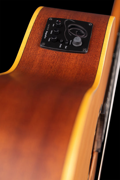 RCE131, pan coupé, EQ MagusPro, table cèdre rouge massif, fond & éclisses acajou, manche acajou (sillet 52 mm), housse, naturel