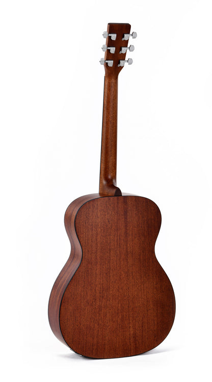 Modèle SOMM-STE, Orchestra Model, table épicéa massif, f/e acajou massif, touche micarta, EQ Fishman, soft case, naturel satiné