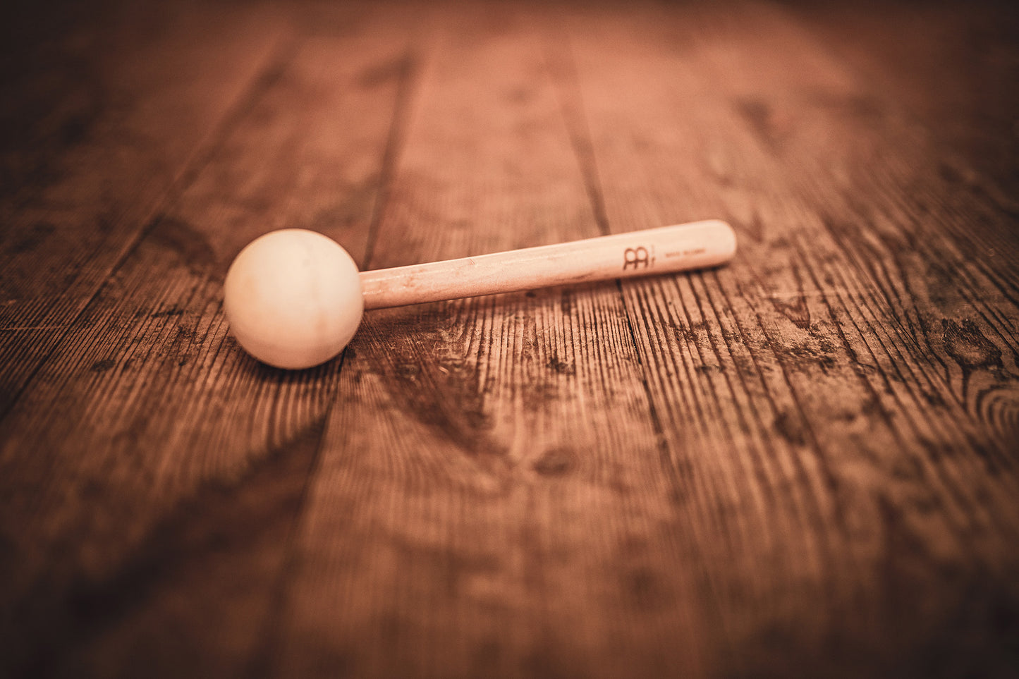 La mailloche pour bols tibétains en cristal.