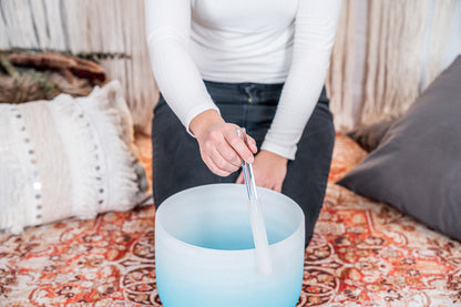 SINGING BOWL SONIC ENERGY CRISTAL 10" light blue, throat chakra, G4 392hz, quartz, couleur effet gelé